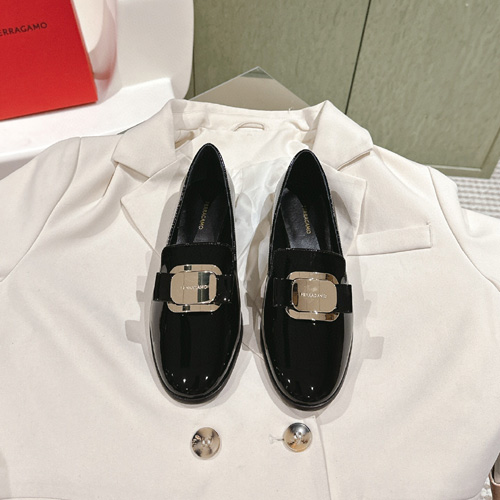 페레가모 여성용 로퍼 F38147