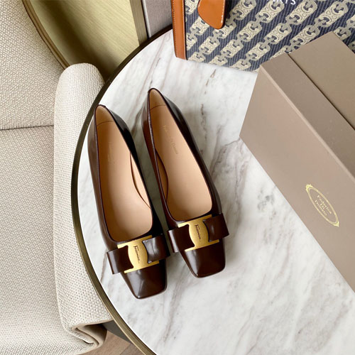 페레가모 신상 로퍼 F38097 가죽 브라운