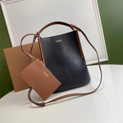 버버리 스몰 투톤 레더 페기 버킷 백 80229491 블랙