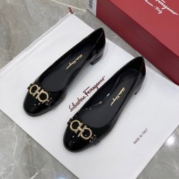 페레가모 신상 로퍼 F38107 블랙