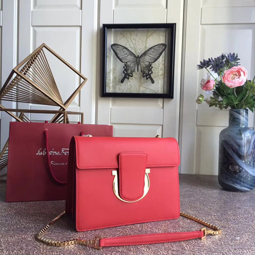 페레가모 신상 미디움 플랩백 21G671 레드