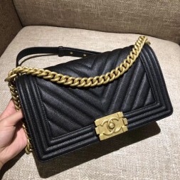 샤넬 보이 미듐 V패턴 플랩백 A67086 캐비어 블랙 금장