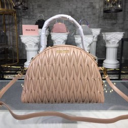 미우미우 마틀라세 탑핸들백 5BB034 베이지