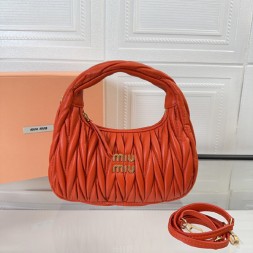 미우미우 완더 마테라쎄 호보백 5BC125-8