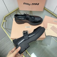 미우미우 신상 로퍼 57235