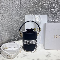 디올 바이브 스몰 버킷백 M8703 네이비