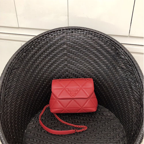 프라다 모노크롬 퀄팅 체인 숄더백 1BD233 레드