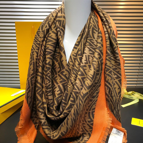 펜디 신상 스카프 FD70232