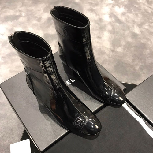 샤넬 여성용 신상 부츠 G34107 에나멜 블랙