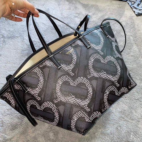 버버리 신상 비치 토트백 80431041-4