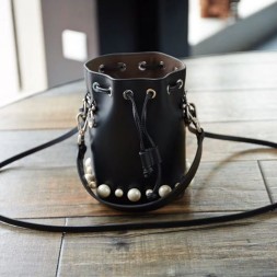 펜디 신상 미니 버켓백 8BS010 블랙