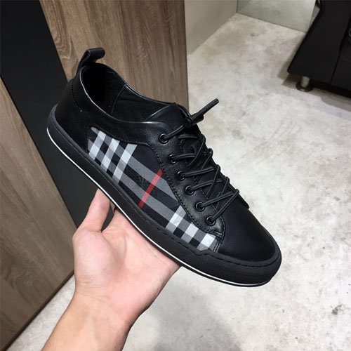 버버리 남성용 신상 스니커즈 801096459