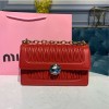 미우미우 신상 솔리테어 마테라세  숄더백 5BD130 레드