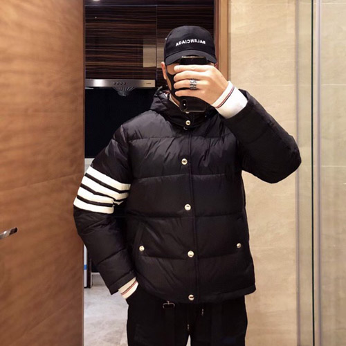 톰브라운 남여공용 패딩 TB8741 블랙