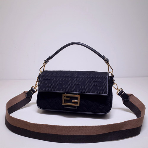 펜디 미듐 패브릭 바게트백 8BR600 블랙