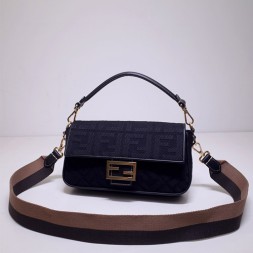 펜디 미듐 패브릭 바게트백 8BR600 블랙