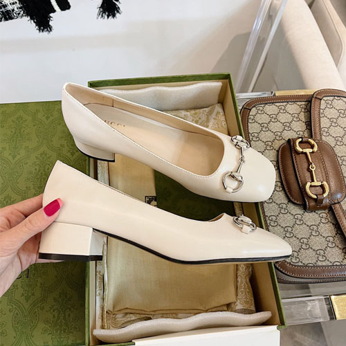 구찌 여성용 신상 로퍼 649400 크림