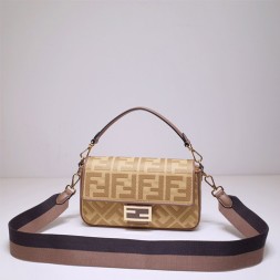 펜디 미듐 패브릭 바게트백 8BR600 베이지