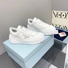 프라다 남여공용 스니커즈 F0895