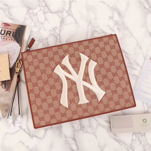 구찌 뉴욕양키스 스트랩 클러치백 547796 브라운