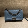 샤넬 보이 미듐 플랩백 A67086 램스킨 블루 은장