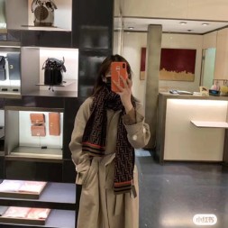 펜디 신상 스카프 FD70244