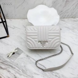프라다 다이어그램 체인 크로스백 1BP013 화이트