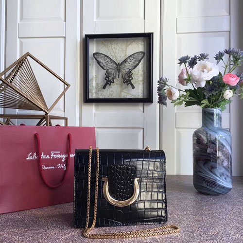 페레가모 탈리아 체인백 21F893 악어무늬 블랙