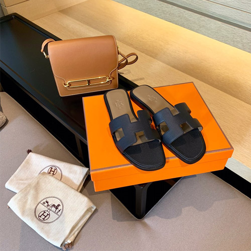 에르메스 오란 샌들 H35110-1 (한치수 작게 나옴)