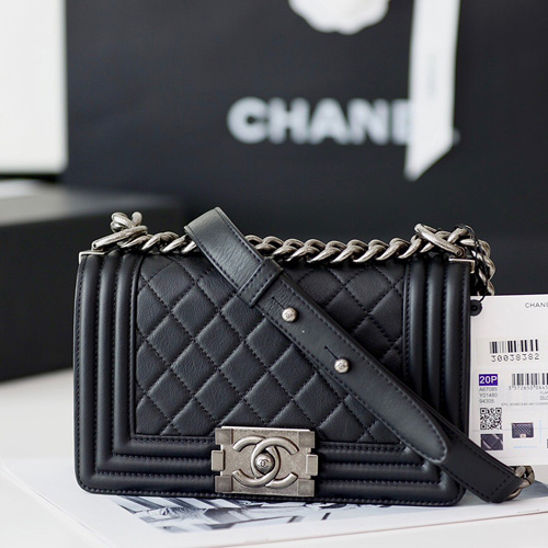 샤넬 보이 스몰 플랩백 A67085 캐비어 블랙 은장 ++