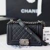 샤넬 보이 스몰 플랩백 A67085 캐비어 블랙 은장 ++