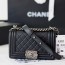 샤넬 보이 스몰 플랩백 A67085 캐비어 블랙 은장 ++