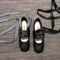 미우미우 벨트 장식 가죽 발레리나 슈즈 57196 블랙