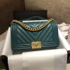 샤넬 보이 미듐 V패턴 플랩백 A67086 캐비어 그린 금장