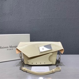 마르지엘라 스몰 스내치드백 M5566 베이지