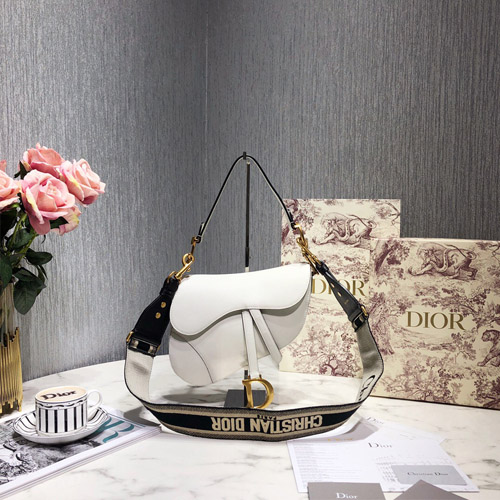 디올 그레인 송아지 가죽 새들백 M0446 화이트