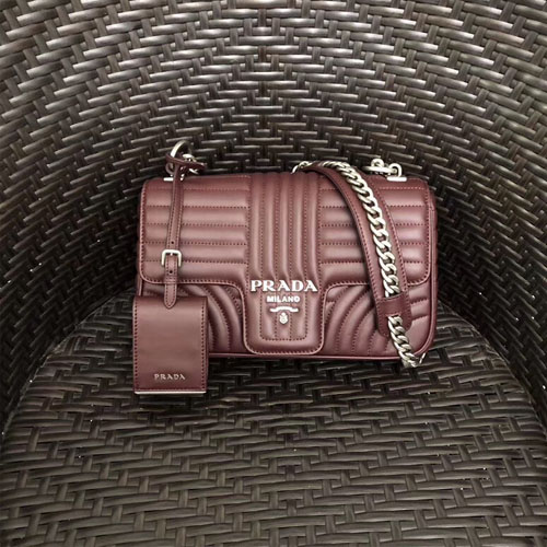 프라다 다이어그램 가죽 미듐 숄더백 1BD108 버건디 은장
