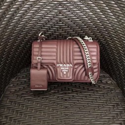 프라다 다이어그램 가죽 미듐 숄더백 1BD108 버건디 은장