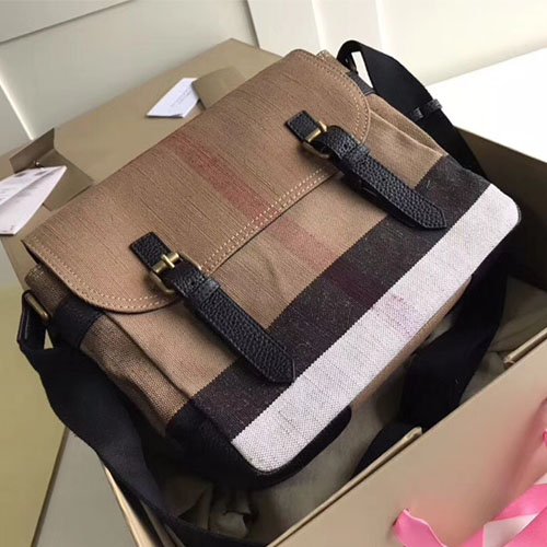 버버리 라지 가죽 트리밍 캔버스 체크 메신저백 40525681