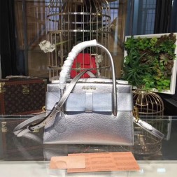 미우미우 신상 마드라스 보우 토트백 5BA056 실버