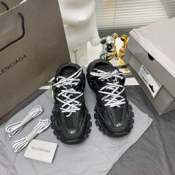 발렌시아가 남여공용 트랙 뮬 653813 블랙