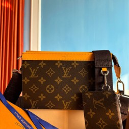 루이비통 가스통 웨어러블 월릿 M81124-2