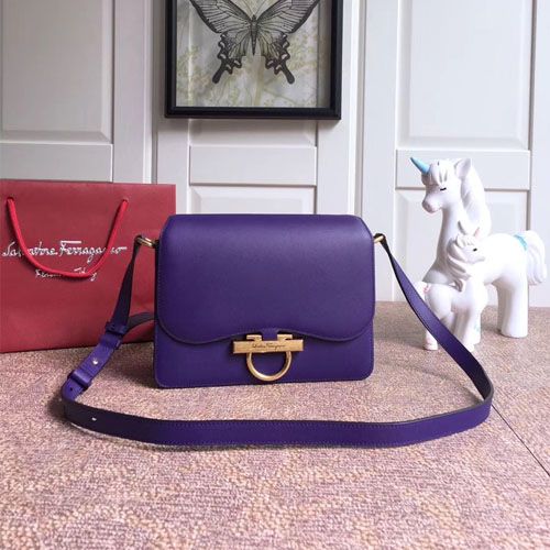 페레가모 클래식 플랩 숄더백 21H321 보라