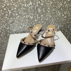 발렌티노 페이턴트 가죽 락스터드 샌들 2S0S00 블랙