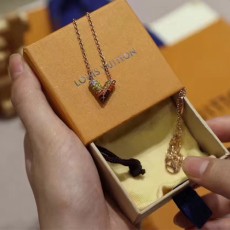 루이비통 17S/S 신상 목걸이 M61084 로즈골드