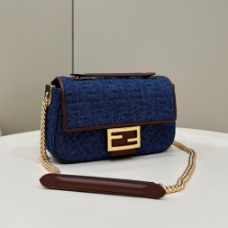 펜디 바게트 체인 미디 8BR793-4