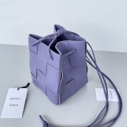 보테가 카세트 스몰 크로스바디 버킷 백 680218-10