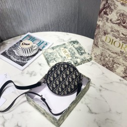 디올 오블리크 크로스백 M0139