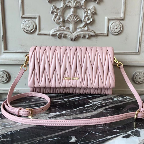 미우미우 마테라세 미니 크로스백 5BH080 연핑크