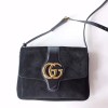 구찌 알리 미디엄 스웨이드 숄더백 550126 블랙